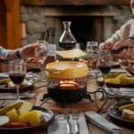 recette : la raclette suisse, un délice de saveurs partagées