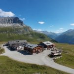 Crans Montana station, une élégance alpine face à la vallée du Rhône